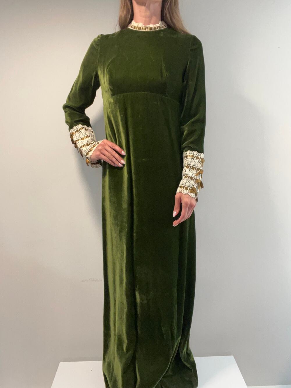 Wow! 1970s Velvet Boho Renaissance Inspo Long Sleeve Green Dress Lace Sleeves JL
